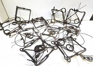 lot 328 image: Large Lot of Vintage Metal Traps