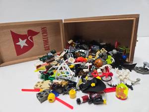 lot 208 image: Cigar Box Full of Assorted Lego Pieces & Figures