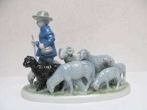 lot 376 image: Vintage Gerold Porzellan Bavaria 7023 Shepherd Boy With Sheep 10.5