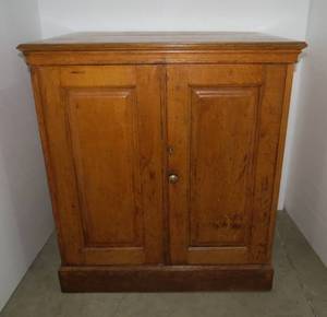 lot 3 image: Wood cabinet with multiple drawers ...