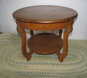 lot 19 image: Round ornate table...