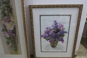 lot 99 image: Matted and framed floral pictures (...