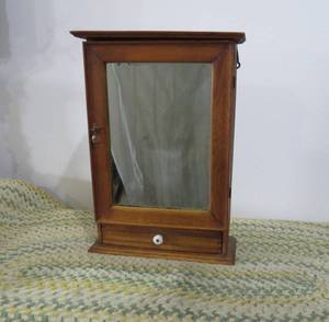 lot 29 image: Mirrored medicine cabinet with draw...