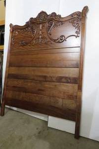 lot 33 image: Wood bed set, 34 size...