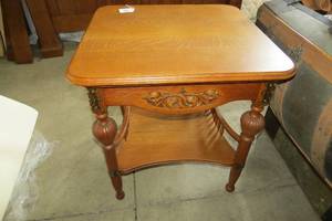 lot 52 image: Parlor table...