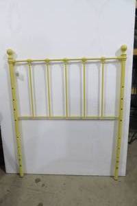 lot 38 image: Metal bed set, single size...