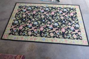 lot 43 image: Area rug...