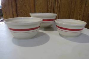 lot 70 image: Red band nesting bowl set, 3 pcs...