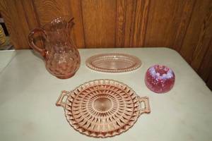 lot 78 image: Pink and cranberry glassware, some ...