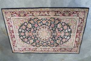 lot 92 image: Area rug...