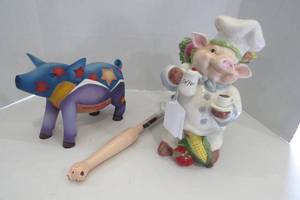 lot 116 image: Decorative pig figures, lighter...