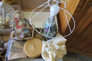 lot 115 image: Easter and Valintines, sewing items...