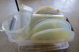 lot 117 image: Tote of vintage Fry Oven glassware,...