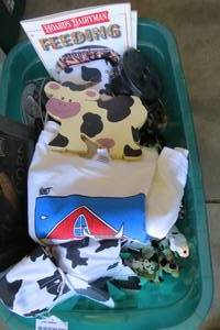lot 120 image: Large assortment of decorative cow ...