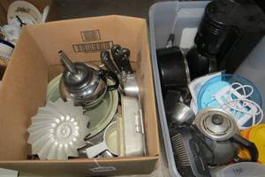 lot 150 image: Pots and pans, crockpot, baking dis...