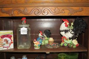 lot 155 image: Decorative rooster items (top shelf...