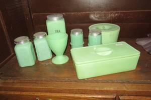 lot 160 image: Jadeite items (8)...
