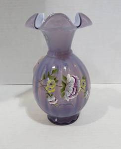 lot 163 image: Fenton vase...