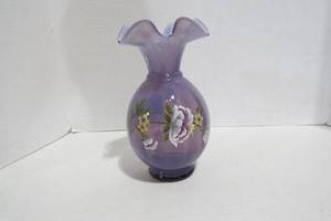 lot 166 image: Fenton vase...
