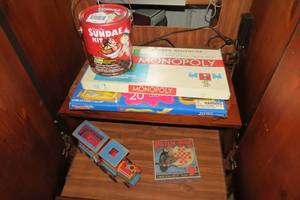 lot 169 image: Games and metal Dairy Bar kit can(e...
