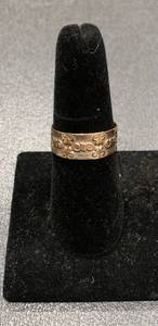 lot 218 image: Metal ornate ring, possibly sterlin...
