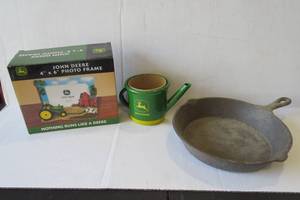 lot 173 image: John Deere cast iron fry pan, pictu...