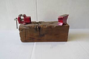 lot 192 image: Salesman sample of vice and anvil o...