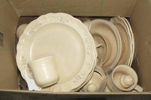 lot 198 image: Pfaltzgraff dishes...