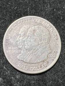 lot 32 image: 1923 US MONROE-ADAMS COMMEM HALF DOLLAR