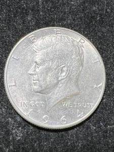 lot 33 image: 1964 US KENNEDY HALF DOLLAR
