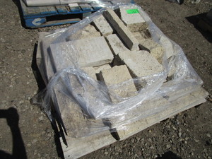 lot 121 image: Wall Block - Travertina