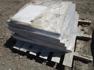 lot 124 image: Valder Paving Pieces, 14 x 11 x 1-12