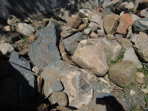 lot 142 image: Fieldstone Boulders 6-18, One Random Skidloader Bucket Full