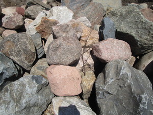 lot 150 image: Fieldstone Boulders 6-18, One Random Skidloader Bucket Full