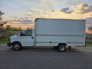 2006 GMC Savana G3500 - Box Truck