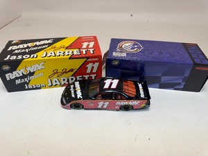 lot 137 image: Jason Jarrett #11 Rayovac 2000 Grand Prix