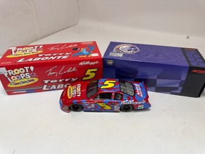 lot 142 image: Terry Labonte #5 KelloggsCherry Berry Swirls 2000 Monte Carlo