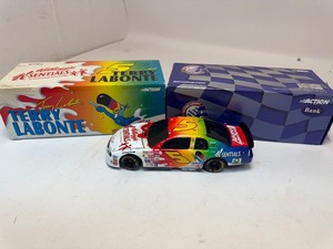 lot 143 image: Terry Labonte #5 Kelloggs K-Sentials 1999 Monte Carlo