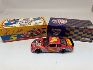 lot 114 image: Terry Labonte #5 Kelloggs Marshmallow Blasted Froot Loops 1998 Monte Carlo