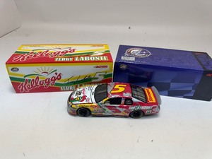lot 115 image: Terry Labonte #5 Kelloggs 2000 Monte Carlo
