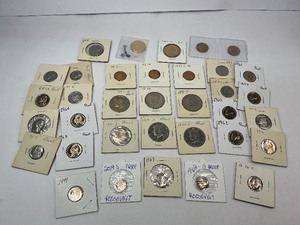 lot 77 image: 35pc Loose Proof Coin Collection