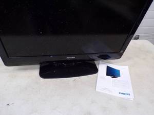 lot 31 image: 32 Philips TV no remote
