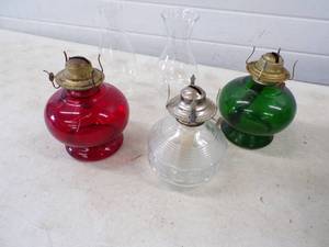 lot 44 image: 3 Vintage Kerosene Lamps and 2 Chimines
