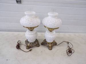 lot 14 image: Pair of Vintage Lamps