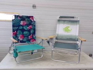 lot 4 image: Pair of Beach Folding Chairs