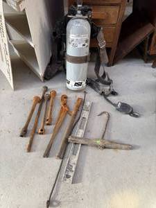 lot 71 image: Air Tank, Vintage Tools, Level