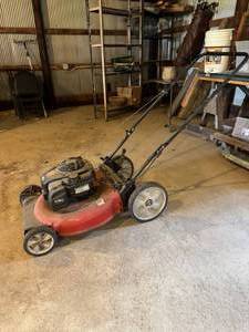 lot 74 image: Push Lawn Mower