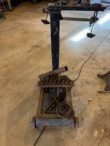 lot 76 image: Vintage Feed Scale