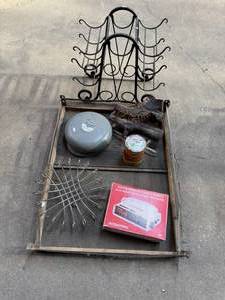lot 97 image: Screener, Metal Dcor, Radio