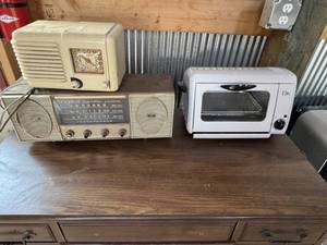 lot 146 image: Vintage Radios and Vintage Oven